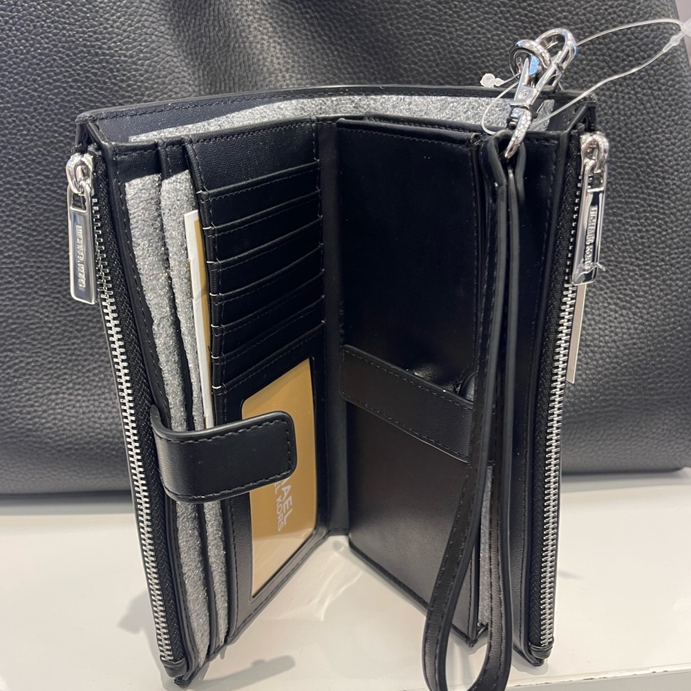 MICHAEL KORS Jet Set Lg Ombré Signature Logo Double Zip Wristlet Wallet 
Black - Picture 11 of 16